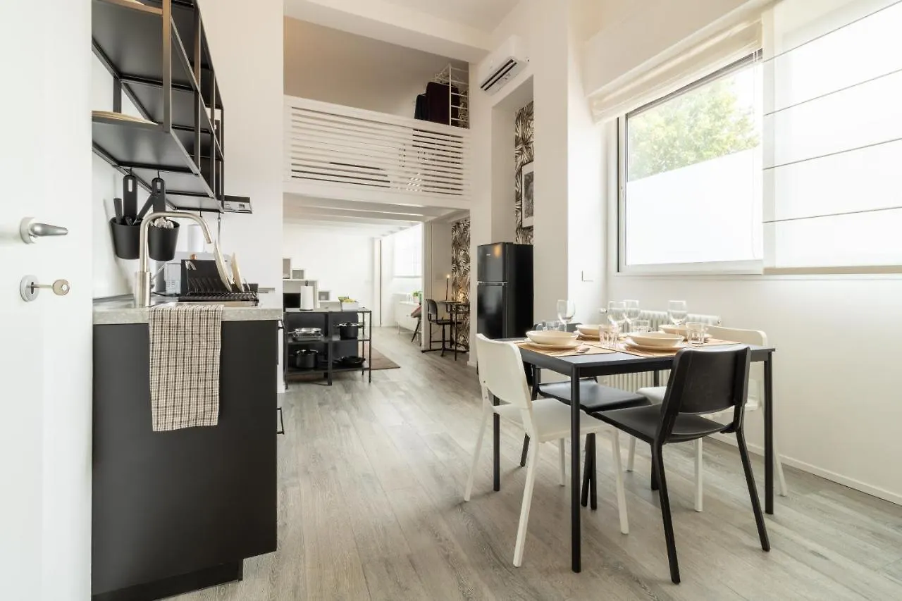 Navigli - Chic And Sophisticated Home In Милан