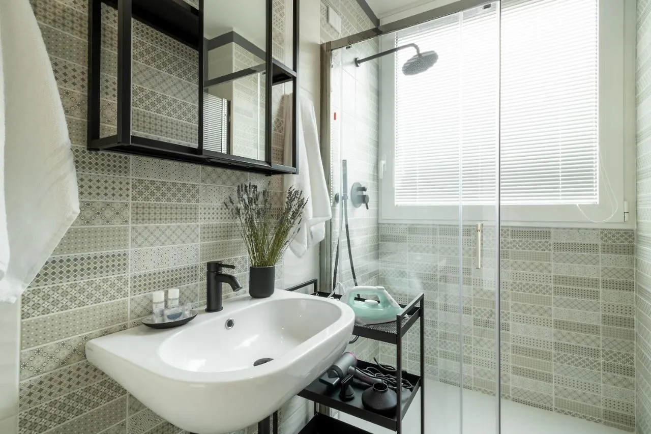 Navigli - Chic And Sophisticated Home In Милан