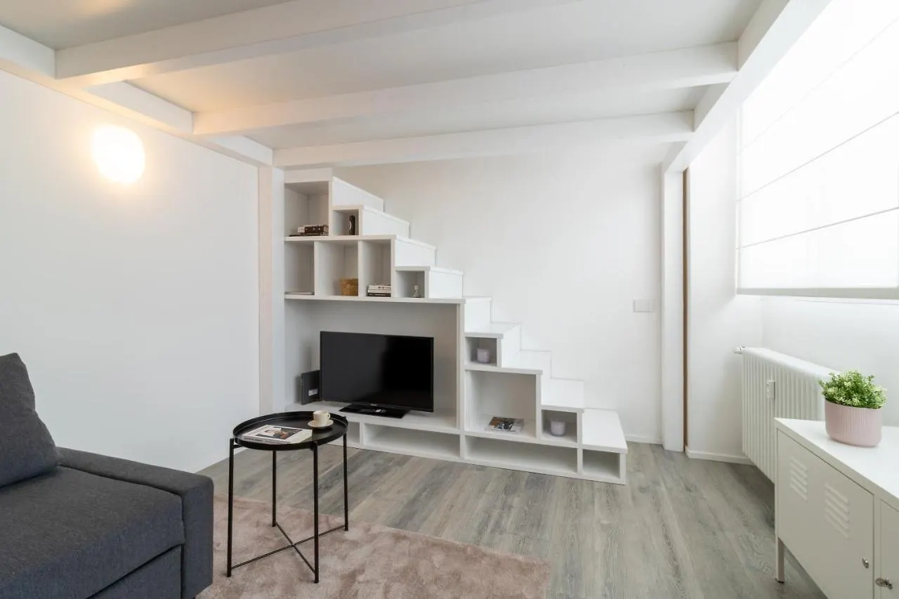 Navigli - Chic And Sophisticated Home In Milano 0*,  Italia