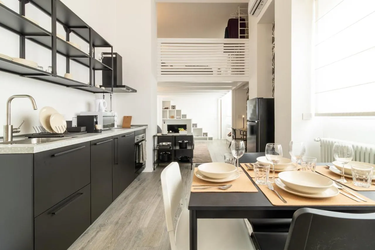 Navigli - Chic And Sophisticated Home In Milano